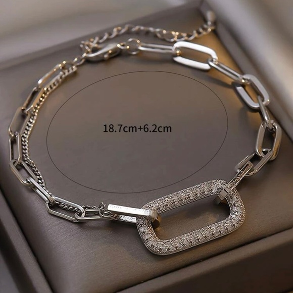 Rhinestone Decor Bracelet - Picture 3 of 4